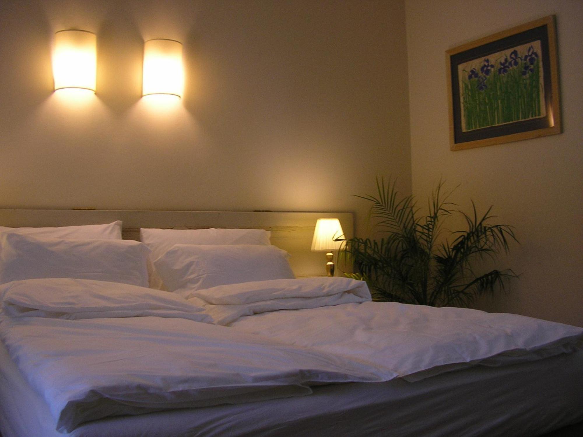 ชูลามิตยาร์ดเบดแอนด์เบรคฟาสต์ Hotel โรชปินนา ภายนอก รูปภาพ